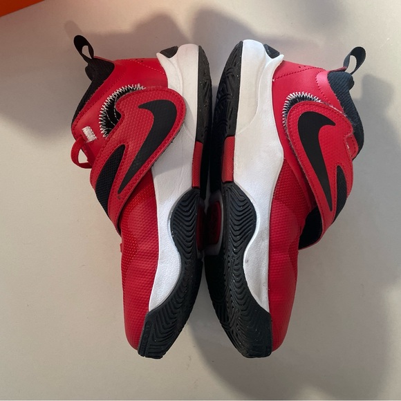 Red Nike Team Hustle sneakers - Picture 4 of 8